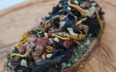 Tartine de champignons des bois sur son lit d&rsquo;épinards à la crème